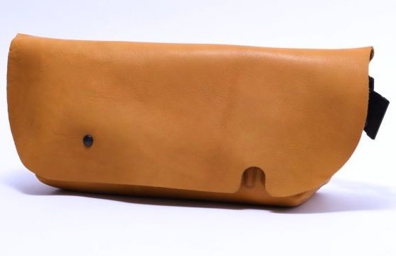 背負う姿はまるで侍のたたずまい。種類豊富なUniメッセンジャーバッグ