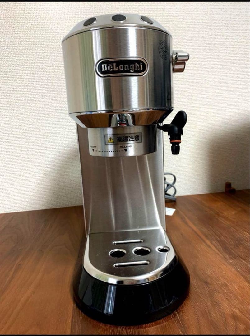 デロンギ　デディカ　エスプレッソ・カプチーノメーカー　EC680 デロンギ デディカ アルテ エスプレッソ カプチーノ メーカー [EC885J