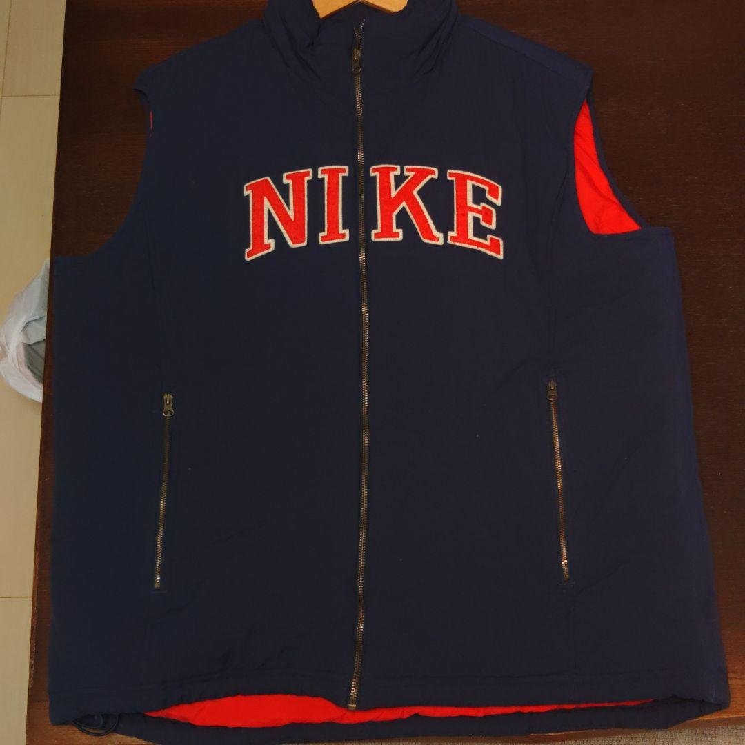 NIKE ネイビー ベスト ロゴ入り2000年レア、中綿 90's NIKE ナイロンベスト メタリックブルー 中綿入り ビンテージ